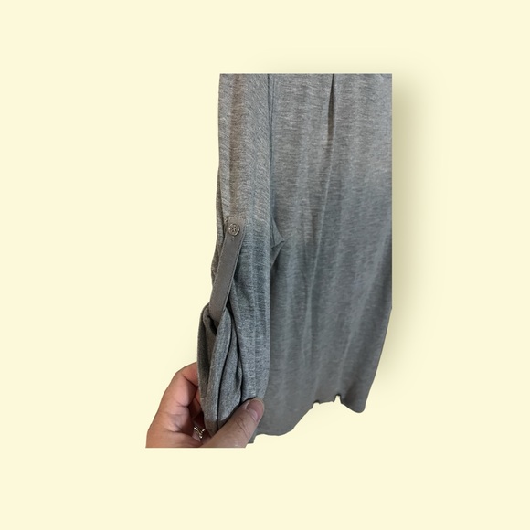 A Calvin Klein gray top in size extra large - Picture 6 of 6